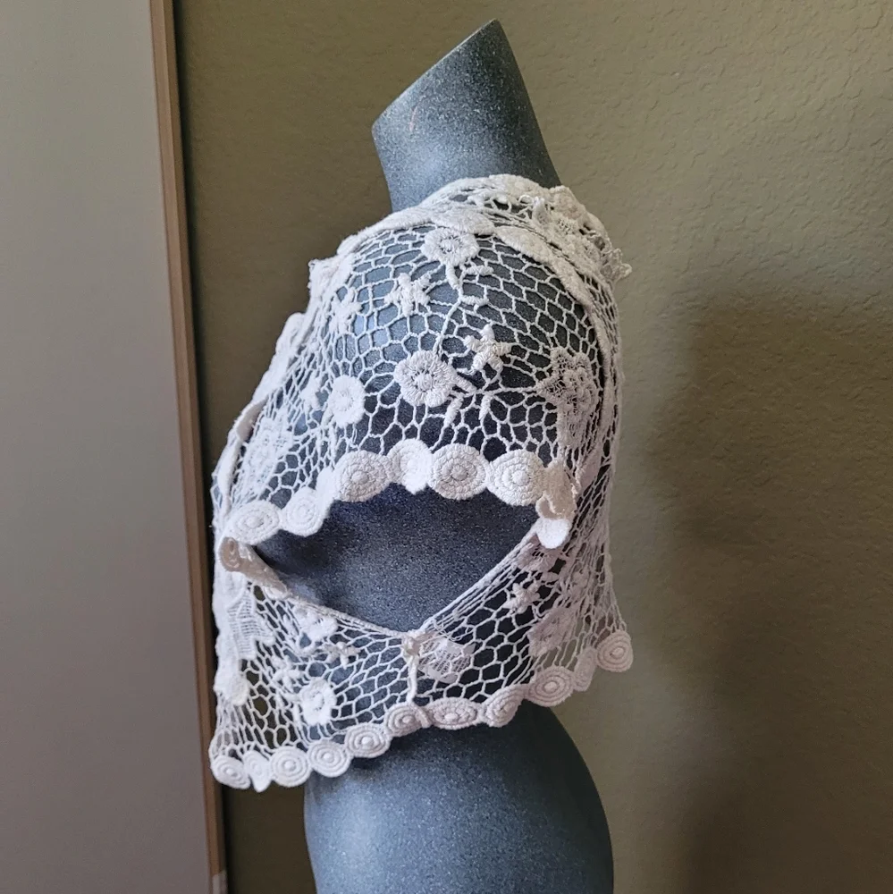 Cream Lace Crochet Shrug One Size - Picture 3 of 9